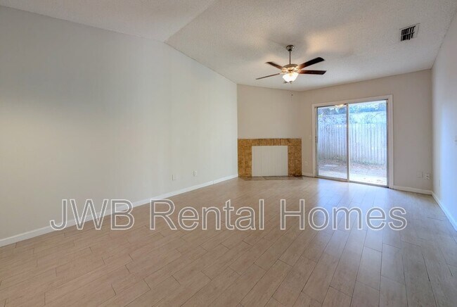 Foto del edificio - 9106 Leahy Rd