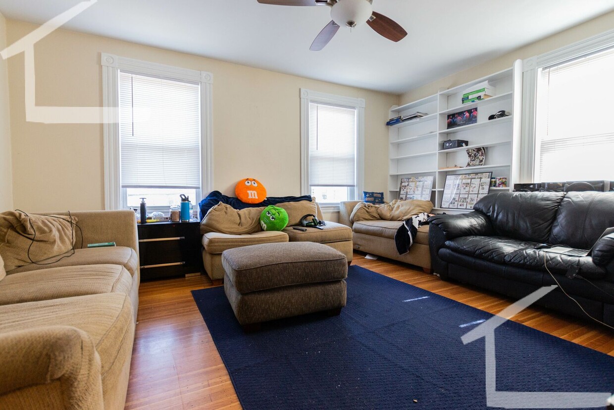 Primary Photo - 9/1 Huge 4BR/2BA near Brighton Center, Bos...