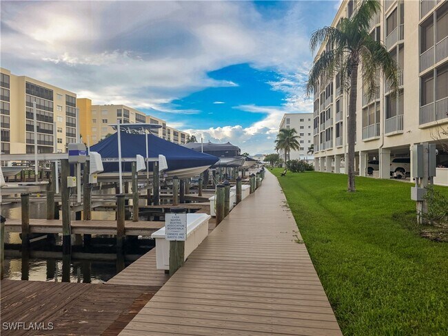 Foto del edificio - 4371 Bay Beach Ln