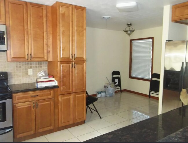 Foto del edificio - 6609 Golf Crest Dr