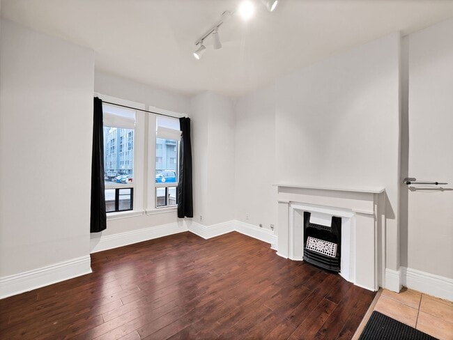 Building Photo - 208 Wilson St