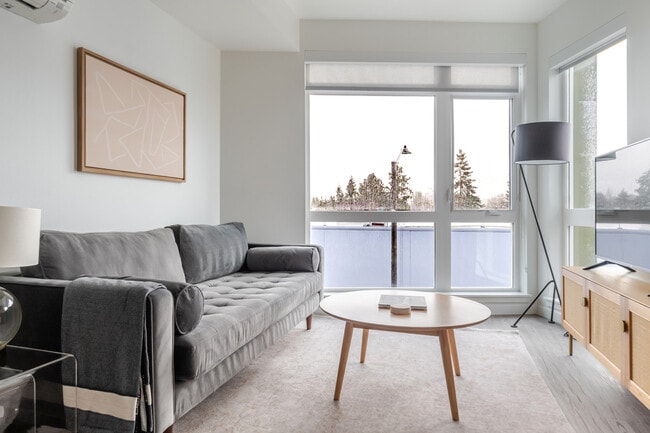 Building Photo - 17645 NE 69th Ct