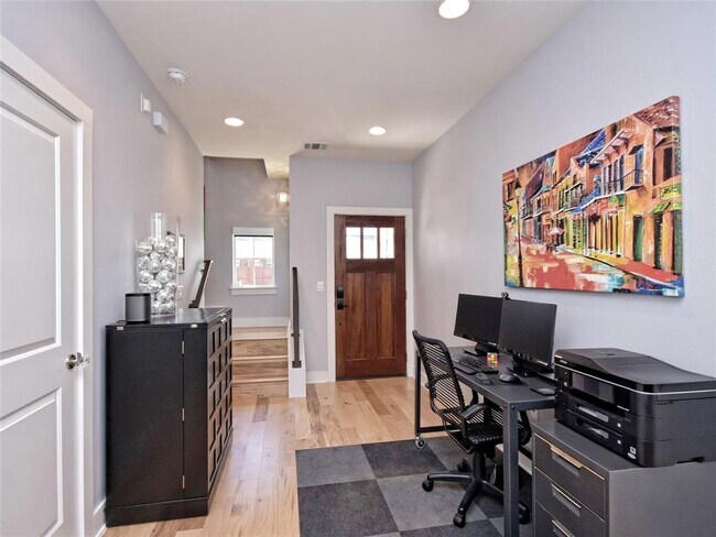 Foto del edificio - 2706 Halcyon Dr