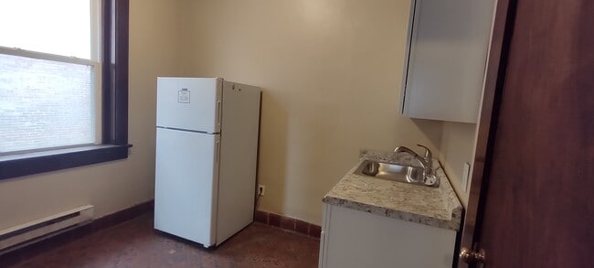 Building Photo - 326 N Front St