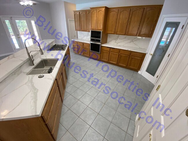 Foto del edificio - Beautiful 2 Bedroom 3 Bath on the Golf Cou...
