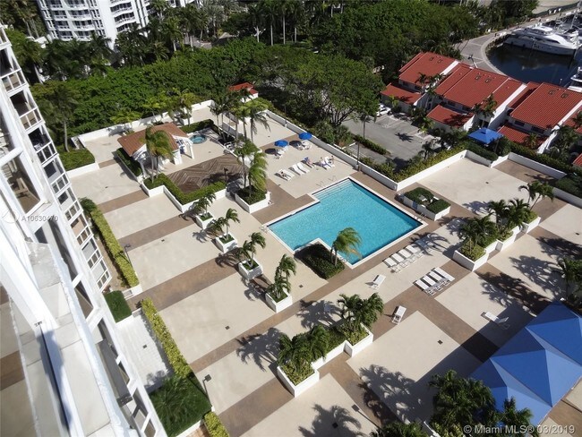 Building Photo - 3640 Yacht Club Dr