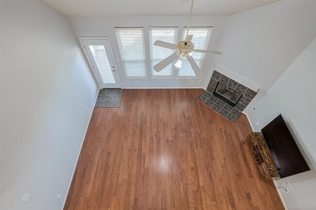 Foto del edificio - 2202 Highland Crossing Dr
