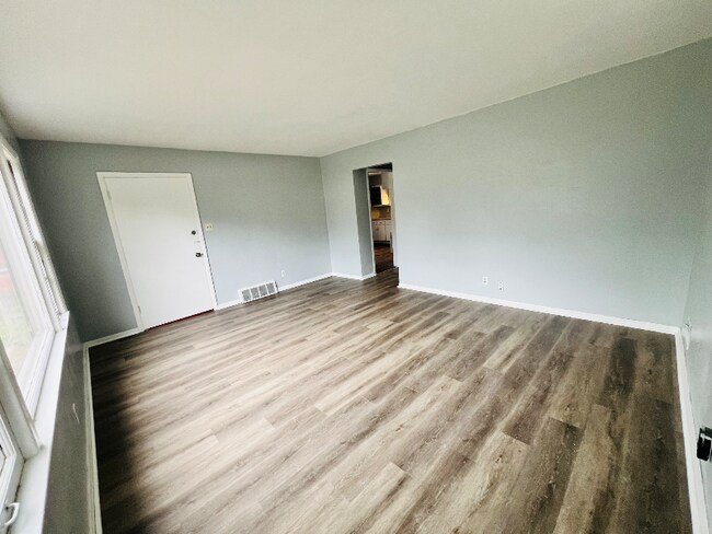 Foto del edificio - 4945 N 51st Blvd