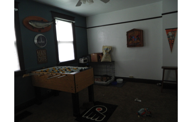 Foto del edificio - 2-Story House, 4Bed/2Bath with Lots of Room, Washer/Dryer. Pet Friendly & Large Yard