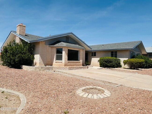 Foto del edificio - 521 Balboa Rd