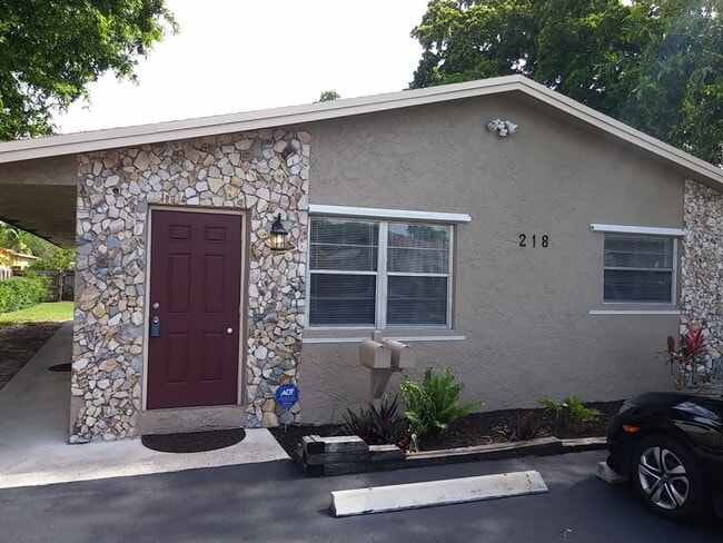 Foto del edificio - 218 SW 14th St