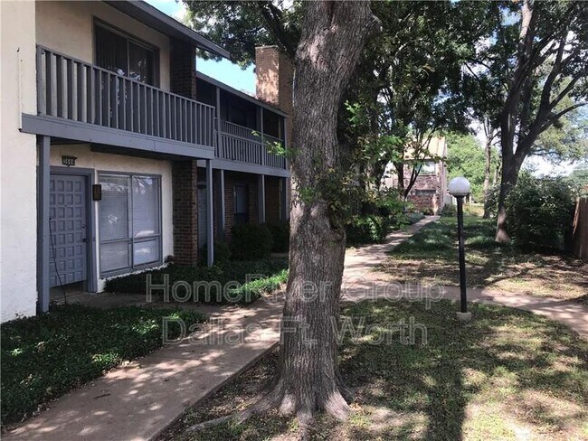 Foto del edificio - 3604 Holly Tree Trail