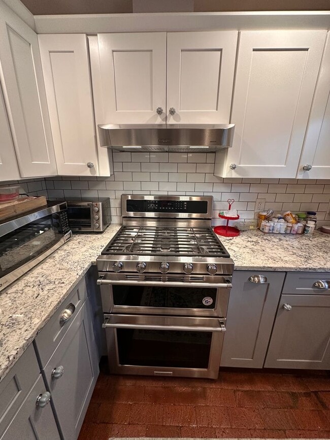 Building Photo - Cute 3/2.5 Townhome Near Downtown Durham