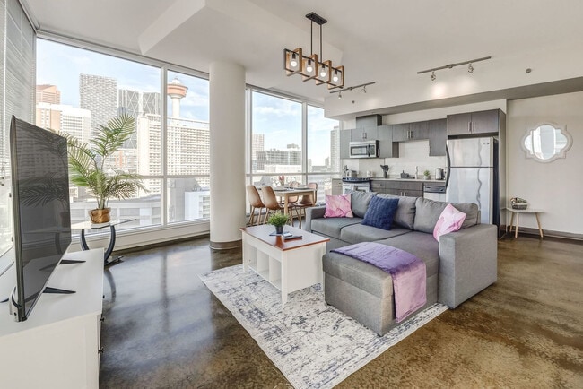 Building Photo - 135-113 13 Ave SW