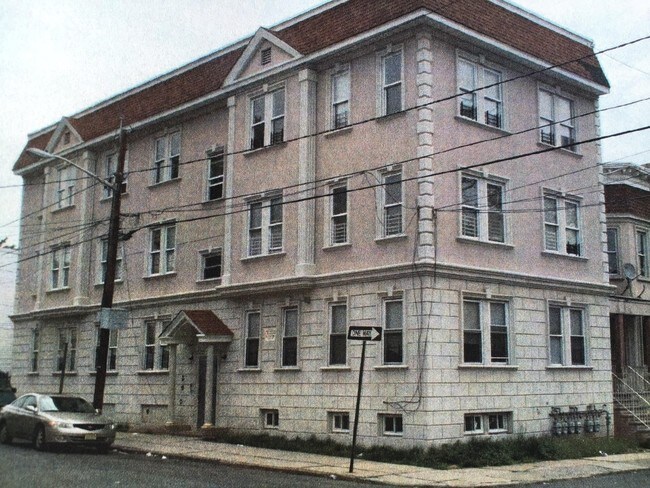 Foto del edificio - 226-230 Ellis Ave