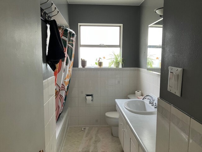 Building Photo - 601 Warden Cds