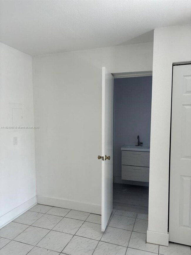 Foto del edificio - 1660 SW 24th Ave