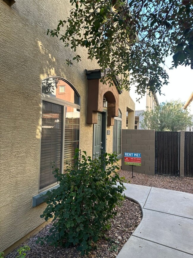 Foto del edificio - 2 Bedroom Condo in the Tre Allagio Community Near N Price Rd and W Elliot Rd!