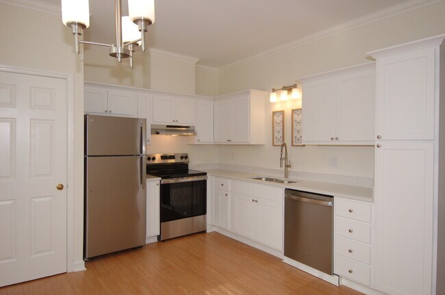 Foto del edificio - 1651 Village Glenn Dr