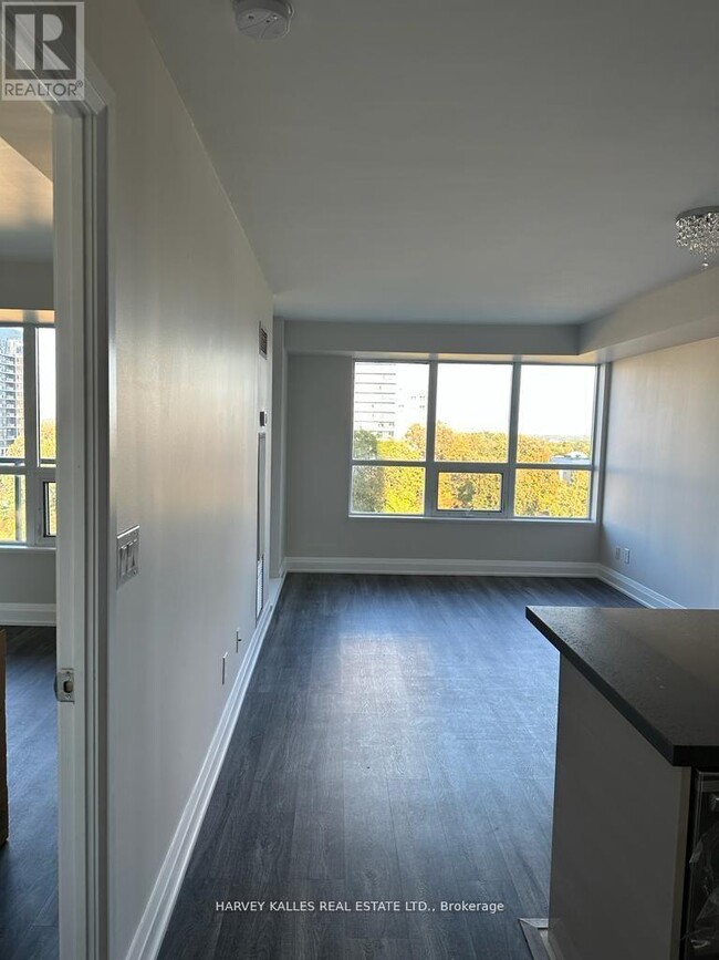 Photo du bâtiment - 20-720 N Park Rd