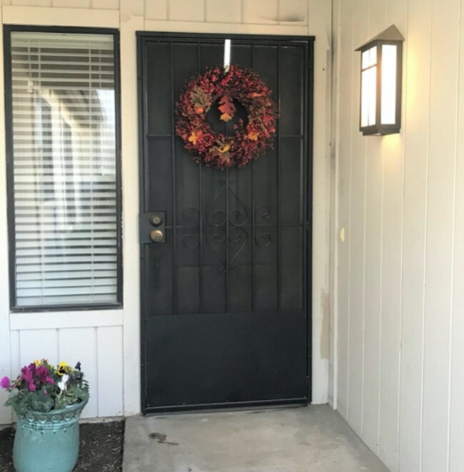 Foto del edificio - Spacious 3-Bed, 2-Bath Condo in Clovis wit...