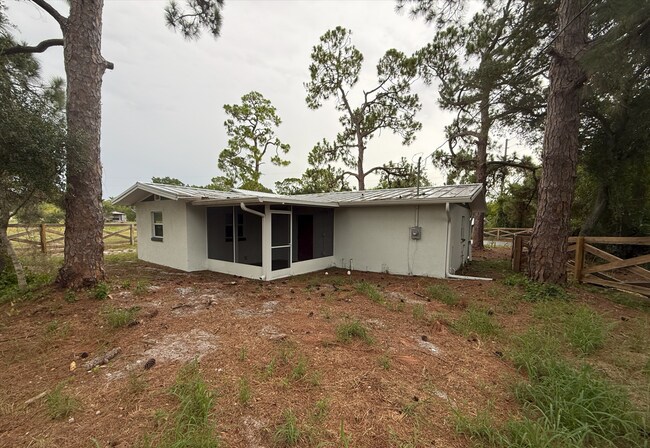 Foto del edificio - 112 Watters Dr