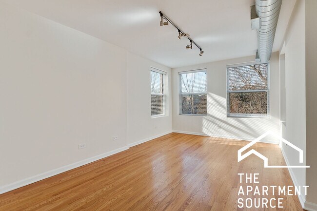 Building Photo - 2520 W Leland Ave