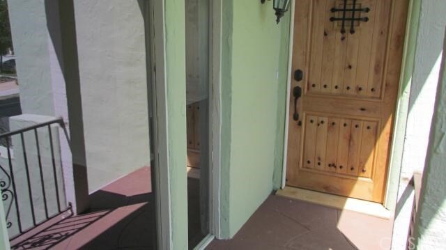 Front Entrance/patio - 6107 Cashio St