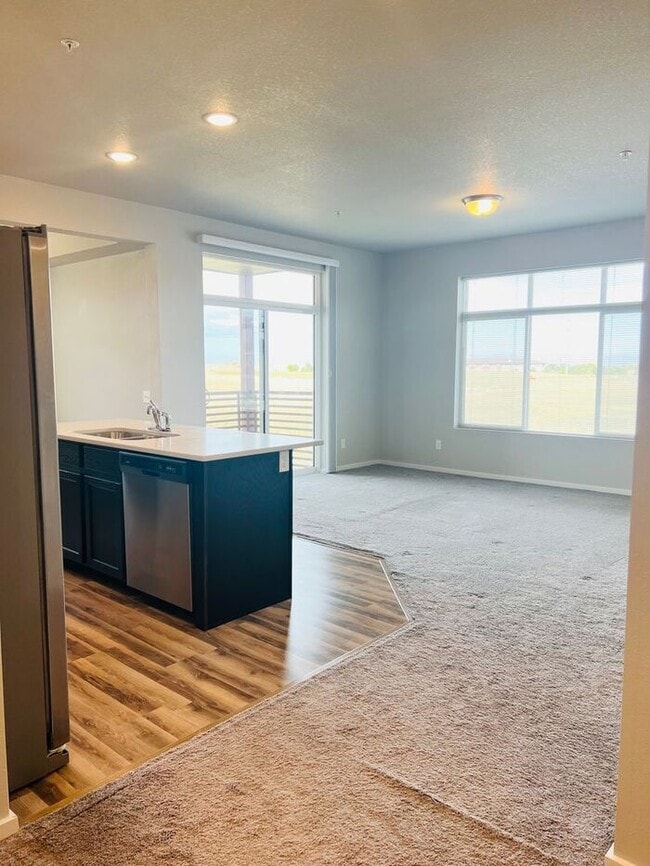 Building Photo - 2 bedroom, 1 bath condo located in Northwest Loveland, CO