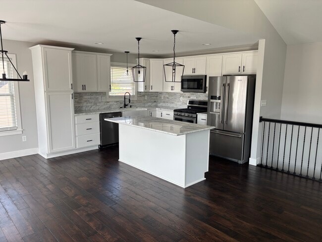 Kitchen - 1013 Oakmont Ln