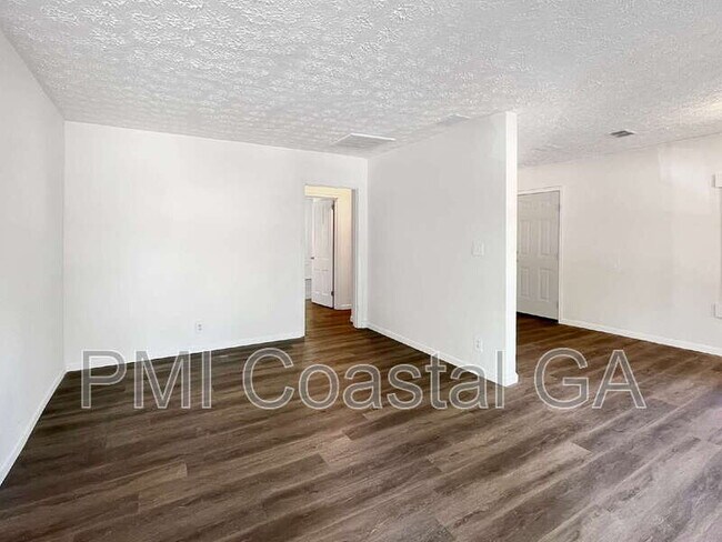 Building Photo - 1121 E 53rd St