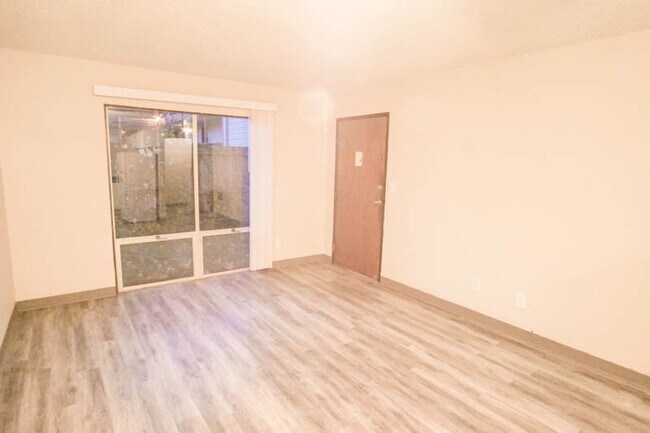 Building Photo - Nicely Renovated One Bedroom Near OHSU Ava...