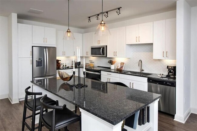 Foto del edificio - 2180 Shadowood Pkwy