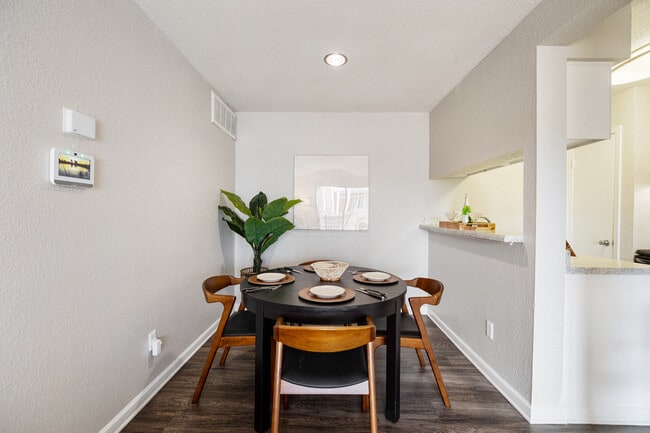 Building Photo - Urban Palms Apartment Homes