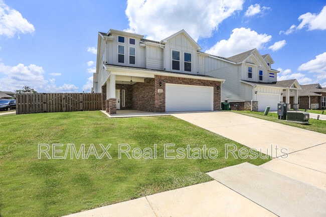 Building Photo - 2011 Wildflower Dr