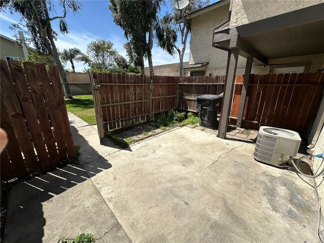 Building Photo - 1501 E Fairfield Ct