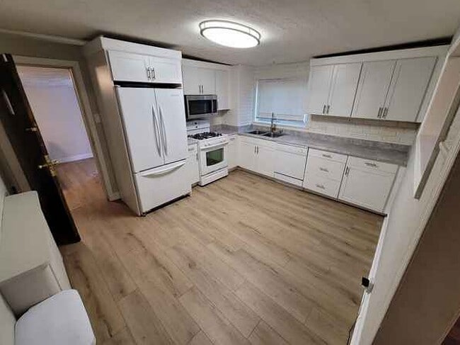 Foto del edificio - 127 Hazelhurst Ave