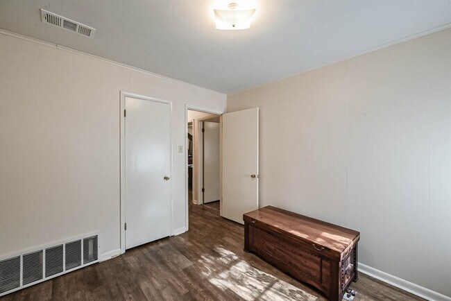 Building Photo - 324 Enfield Cir