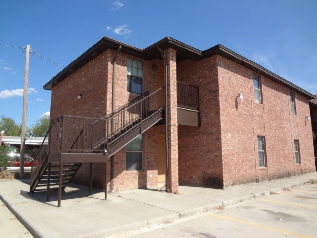 Primary Photo - 1001 E Travis St