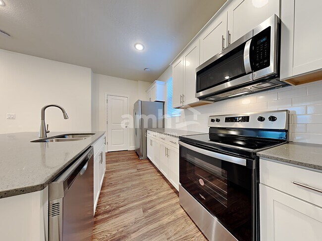 Building Photo - 11091 S Blue Bayou Dr