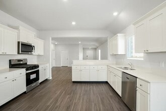 Building Photo - 3041 Paintbrush Dr