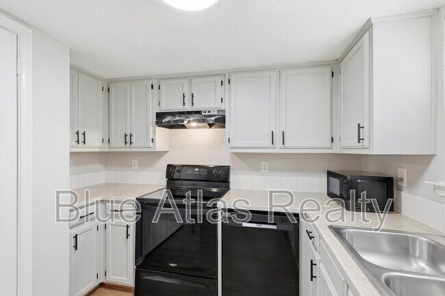 Foto del edificio - 3313 Gardenview Cir