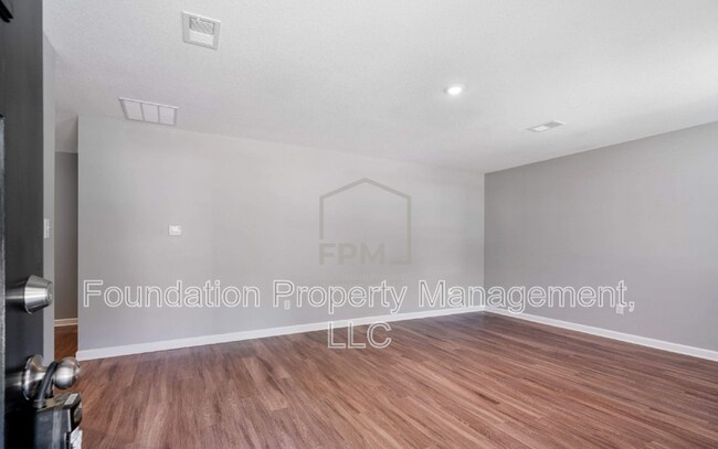 Building Photo - 4069 New Willow Rd