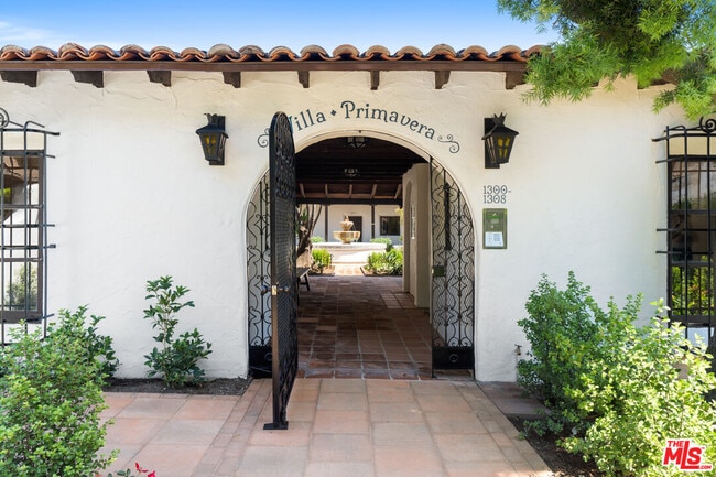 Foto del edificio - 1300 N Harper Ave