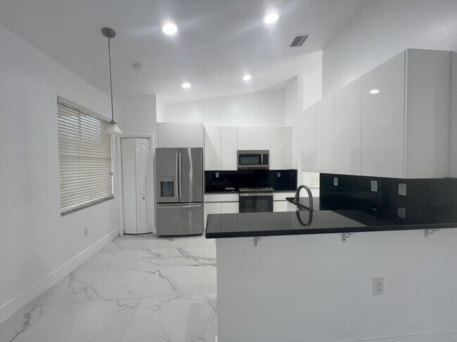 Building Photo - 13936 SW 52nd Ln