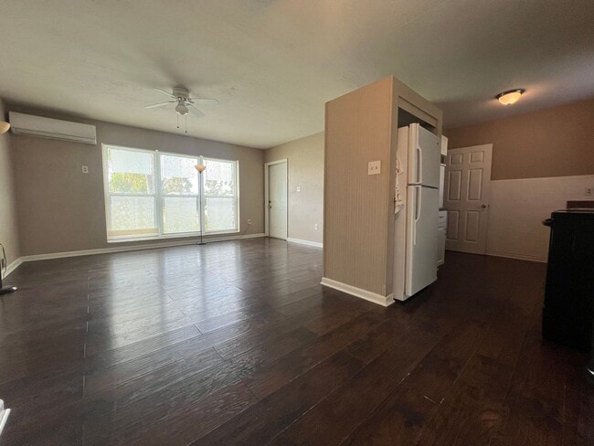 Foto del edificio - $1,450 ** Annual Lease ** 2 Bedroom / 1 Ba...