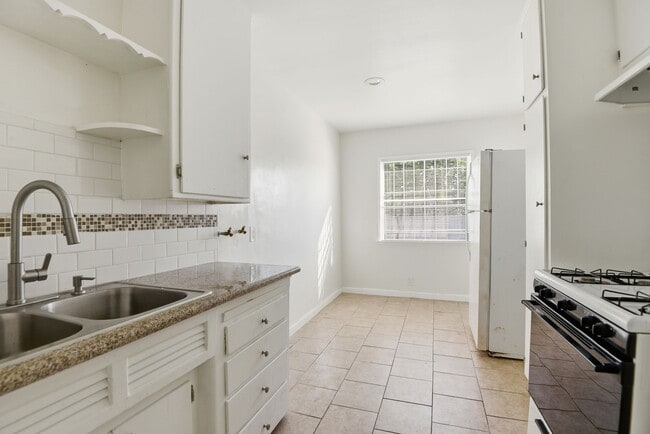 Foto del edificio - 1112 W 92nd St