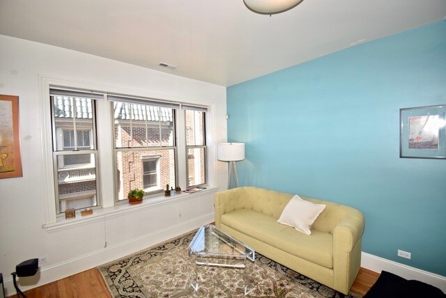 Building Photo - 5402 N Kenmore Ave
