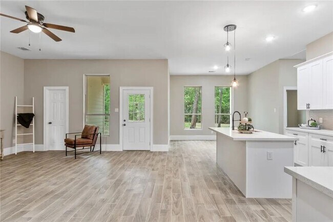 Building Photo - 17324 E Holly Hill Dr