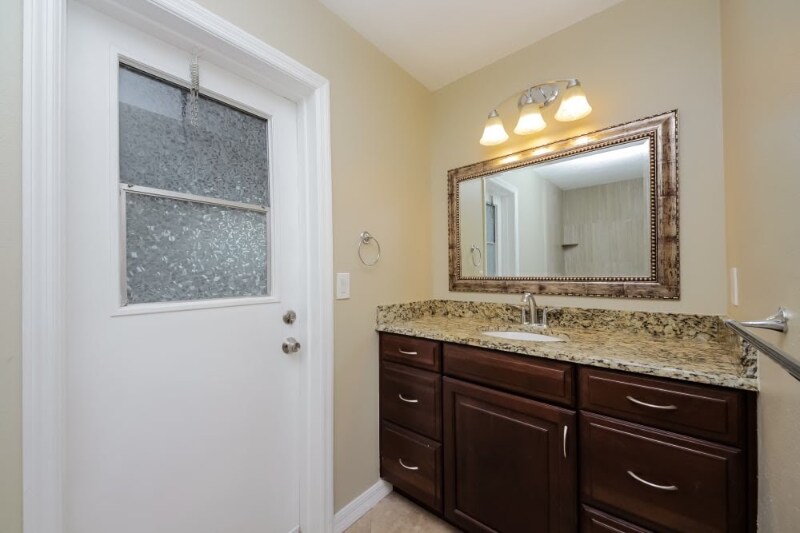 Foto principal - 8148 Caraway Dr